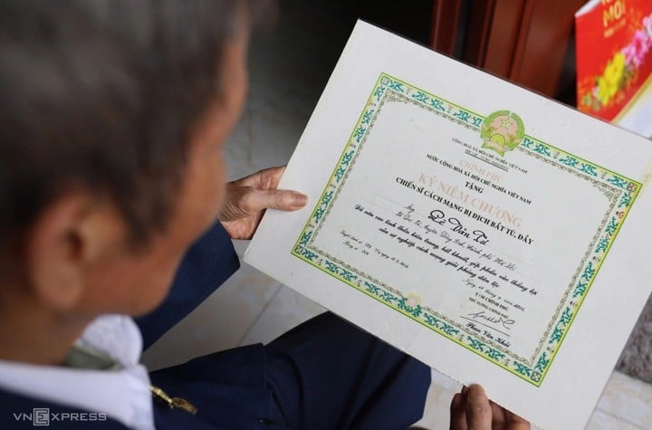 អនុស្សាវរីយ៍១០ថ្ងៃនៃឋាននរករបស់អ្នករត់សំបុត្រតស៊ូ - រូបថត ៣.