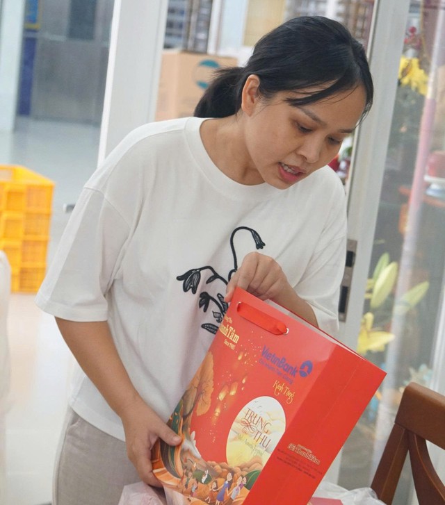 Cô gái Mỹ Tho kế nghiệp cha với 'cuốn bí kíp' giữ hồn bánh trung thu gia truyền - Ảnh 2.