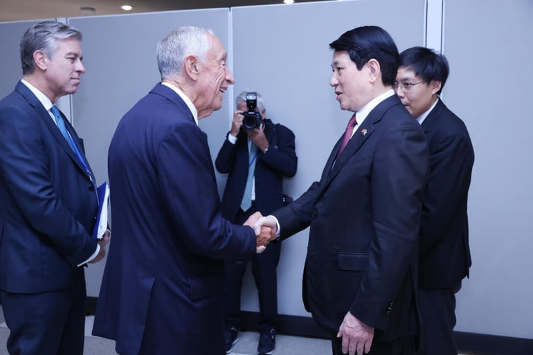 vna-potal-chu-tich-nuoc-luong-cuong-gap-tong-thong-bo-dao-nha-8292645.jpg