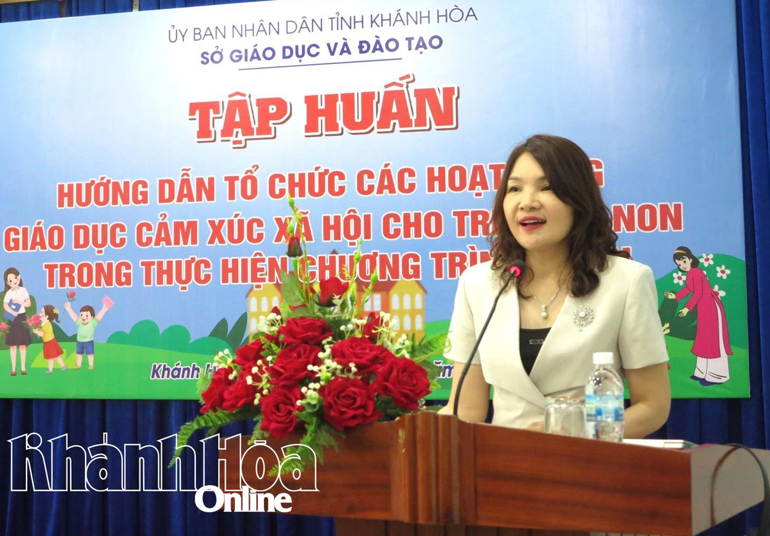 លោកស្រី Phan Thi Hue - អនុប្រធាននាយកដ្ឋានអប់រំមត្តេយ្យសិក្សា - ទូទៅ នាយកដ្ឋានអប់រំ និងបណ្តុះបណ្តាល បាននិយាយនៅក្នុងសន្និសីទ។