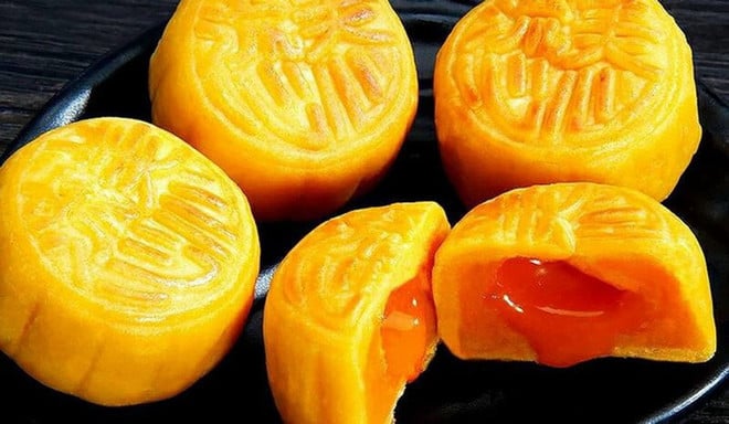 ព្រះច័ន្ទ-រដូវស្លឹកឈើជ្រុះ-នំខេក-lava.jpg