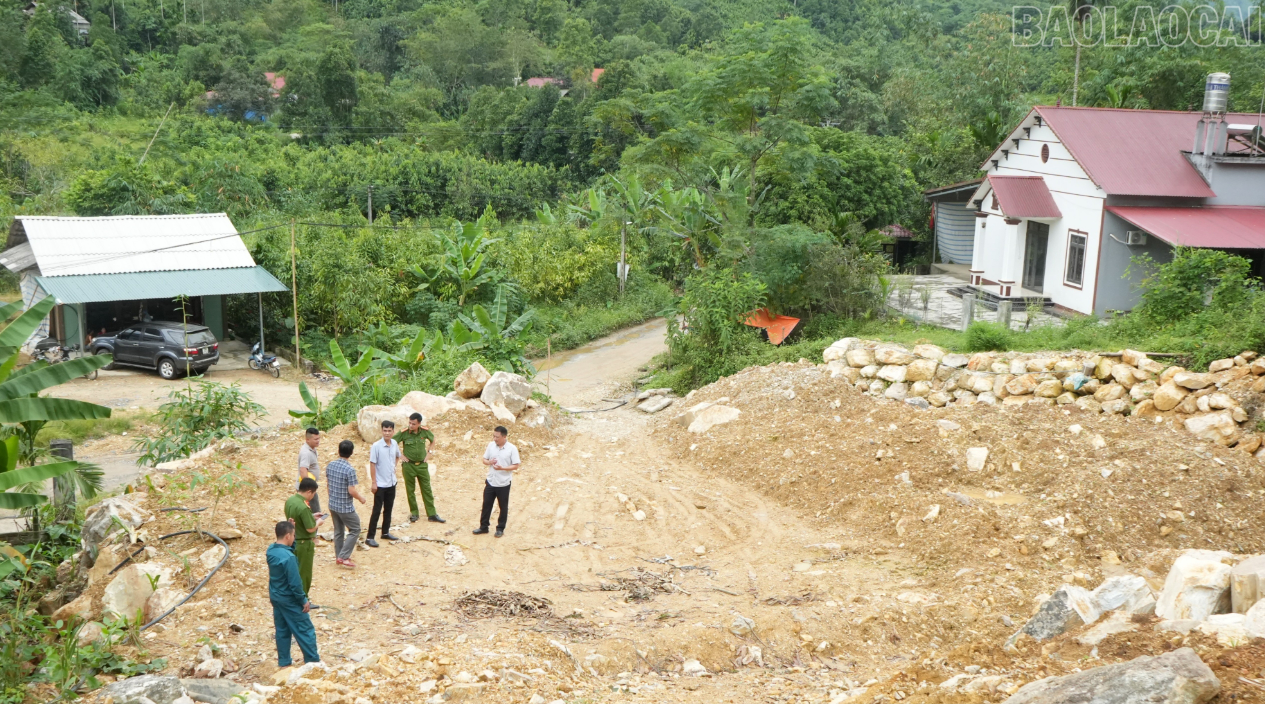 baolaocai-tr_diem-nguy-co-sat-lo-thon-kien-lao-anh-huong-toi-3-ho-dan-sinh-song-ben-duoi-5775.jpg