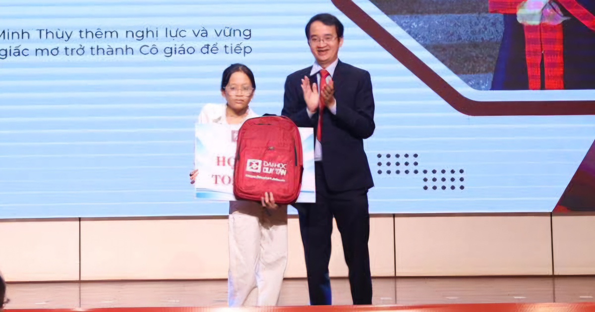 Nữ sinh khuyết tật nhận học bổng toàn phần, viết tiếp ước mơ đại học