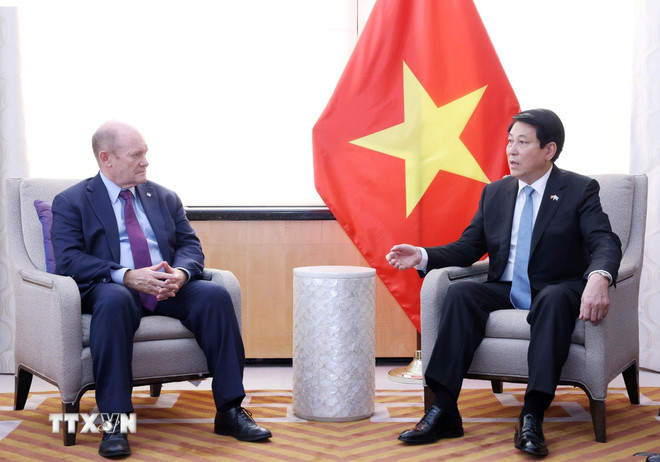 ttxvn-chu-tich-nuoc-luong-cuong-tiep-thuong-nghi-si-hoa-ky-chris-coons-24-2.jpg