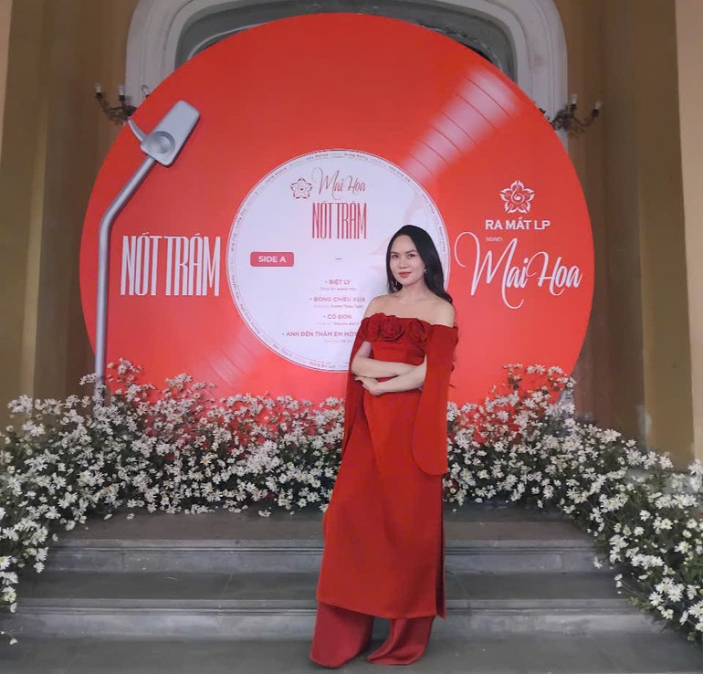 Nghệ sĩ Nhân dân Mai Hoa tại lễ ra mắt 