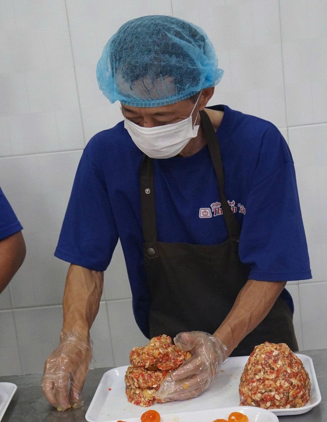 Cô gái Mỹ Tho kế nghiệp cha với 'cuốn bí kíp' giữ hồn bánh trung thu gia truyền - Ảnh 4.