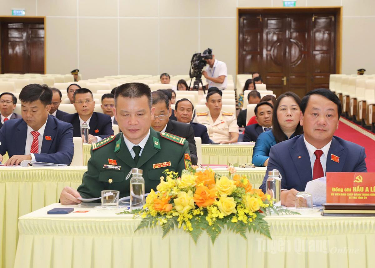 Provincial Party Secretary Hau A Lenh attended the discussion at group 1.