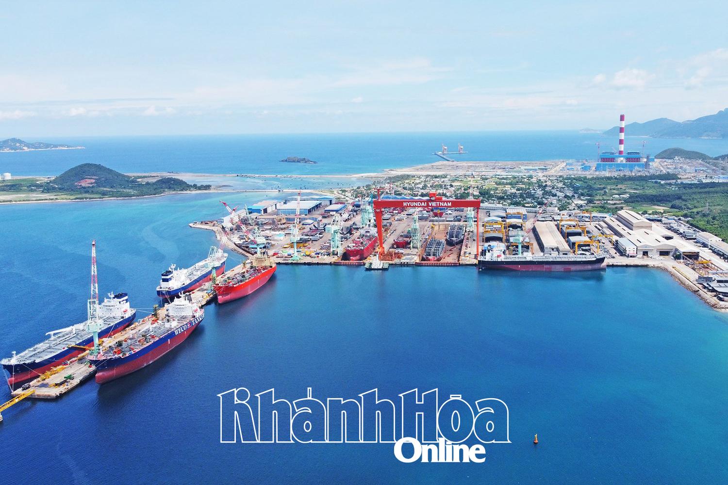 Công ty TNHH Đóng tàu HD Hyundai Việt Nam - một doanh nghiệp lớn đứng chân trên địa bàn phường Đông Ninh Hòa. Ảnh: Văn Giang

