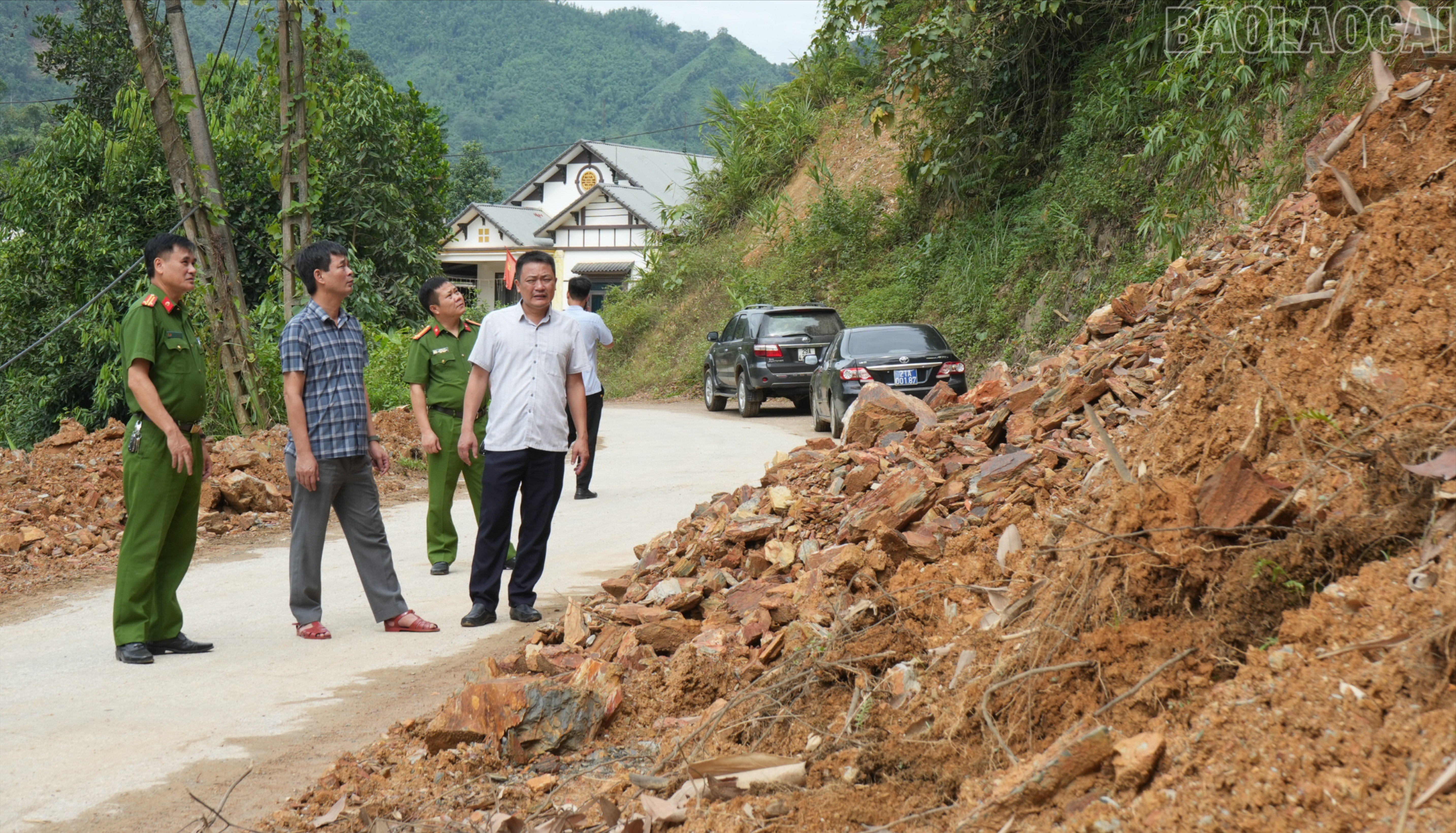 baolaocai-tr_kiem-tra-diem-sat-lo-duong-quy-mong-kien-thanh-3677.jpg