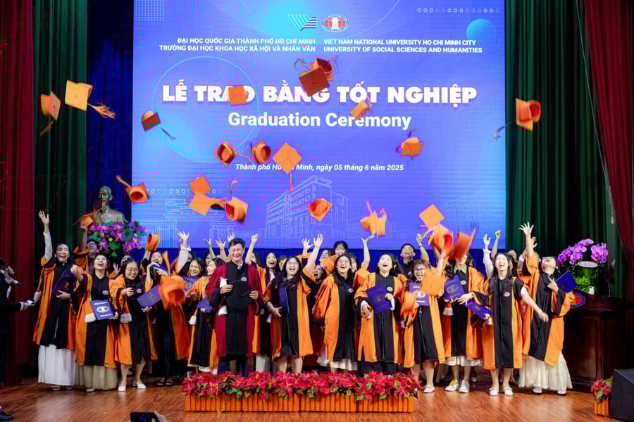 Lễ trao bằng tốt nghiệp tháng 6/2025 của Trường Đại học Khoa học Xã hội và Nhân văn (Đại học Quốc gia TPHCM). Ảnh: HCMUSSH.