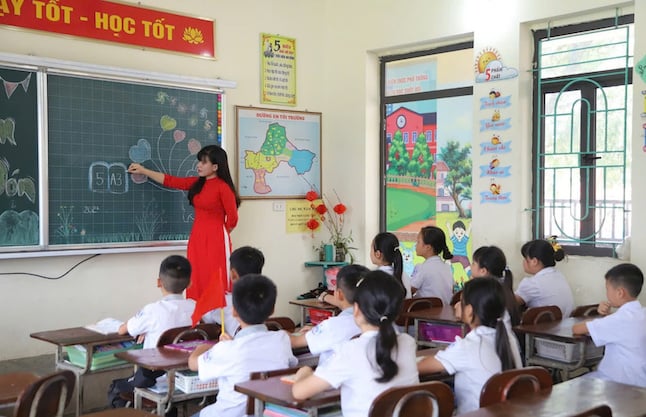 ຕາມ​ສະຖິຕິ​ຂອງ​ກະຊວງ​ສຶກສາ​ທິການ ​ແລະ ບຳລຸງ​ສ້າງ, ປະຈຸ​ບັນ​ມີ​ນັກຮຽນ​ອະນຸບານ ​ແລະ ປະຖົມ 23 ລ້ານ​ກວ່າ​ຄົນ​ໃນ​ທົ່ວ​ປະ​ເທດ. ພາບ: Thu Hien