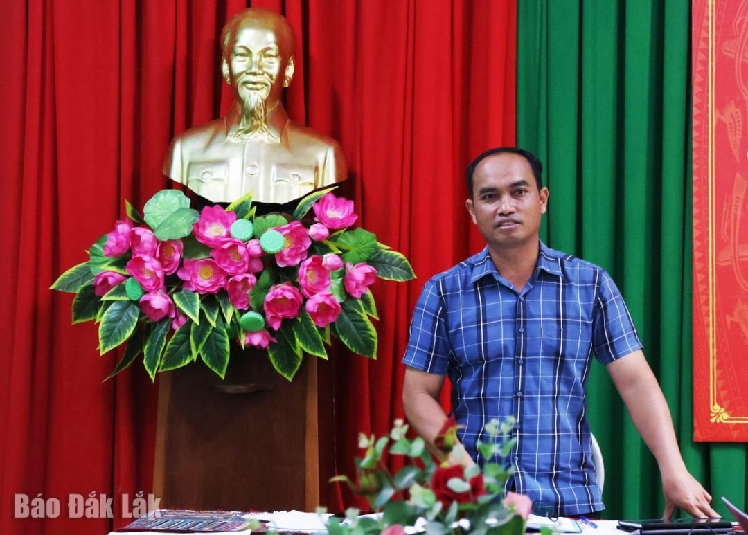 អនុប្រធានគណៈកម្មាធិការជនជាតិនៃក្រុមប្រឹក្សាប្រជាជនខេត្ត Y Car Enuol