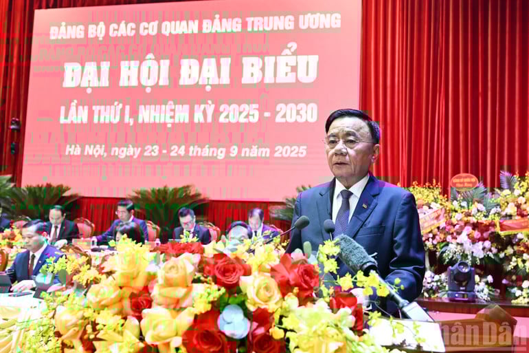 phat-bieu-khai-mac.jpg