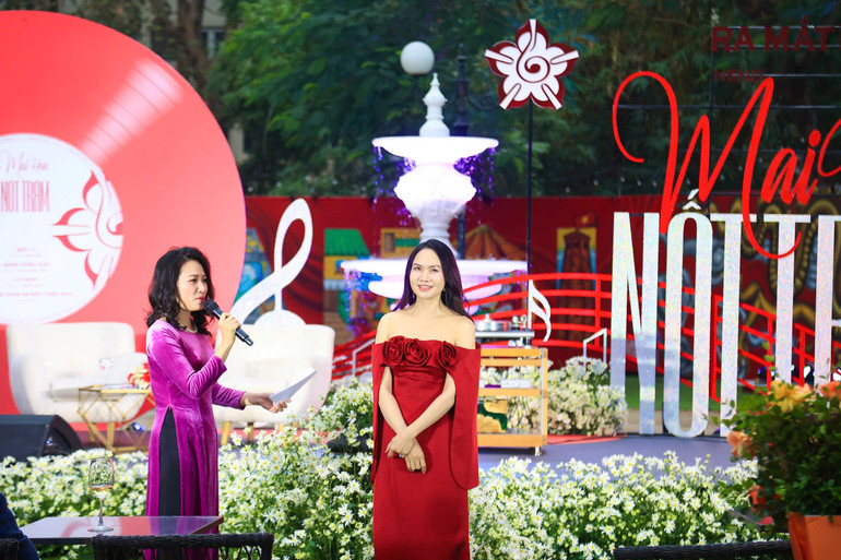 Tại buổi giao lưu ra mắt 