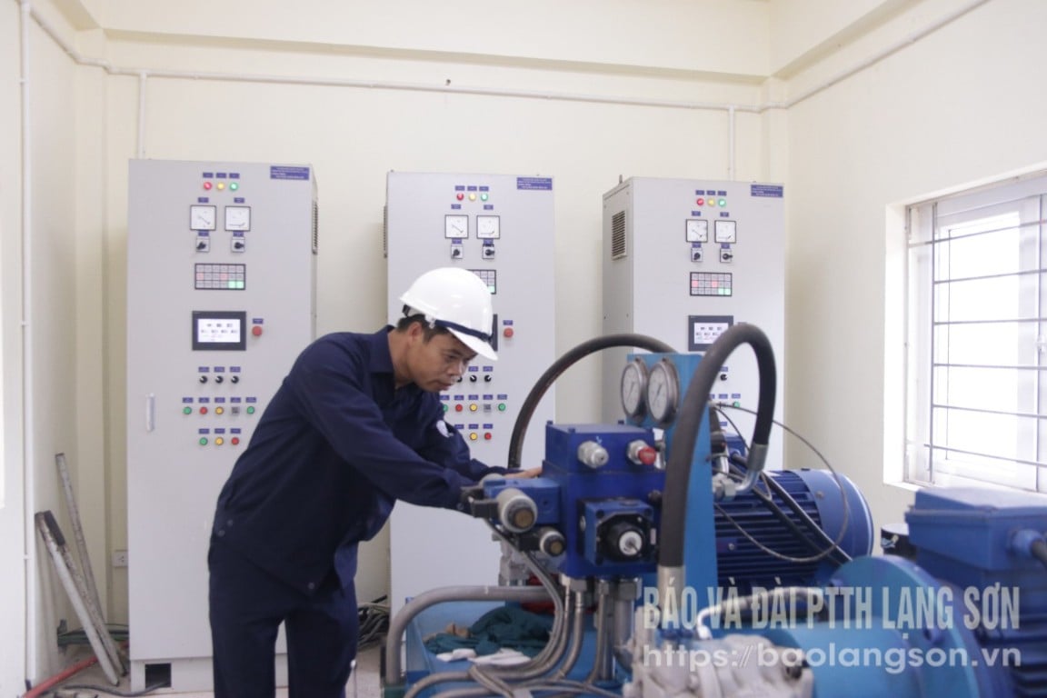 Đơn vị vận hành kiểm tra thiết bị, máy móc trước giờ xả điều tiết