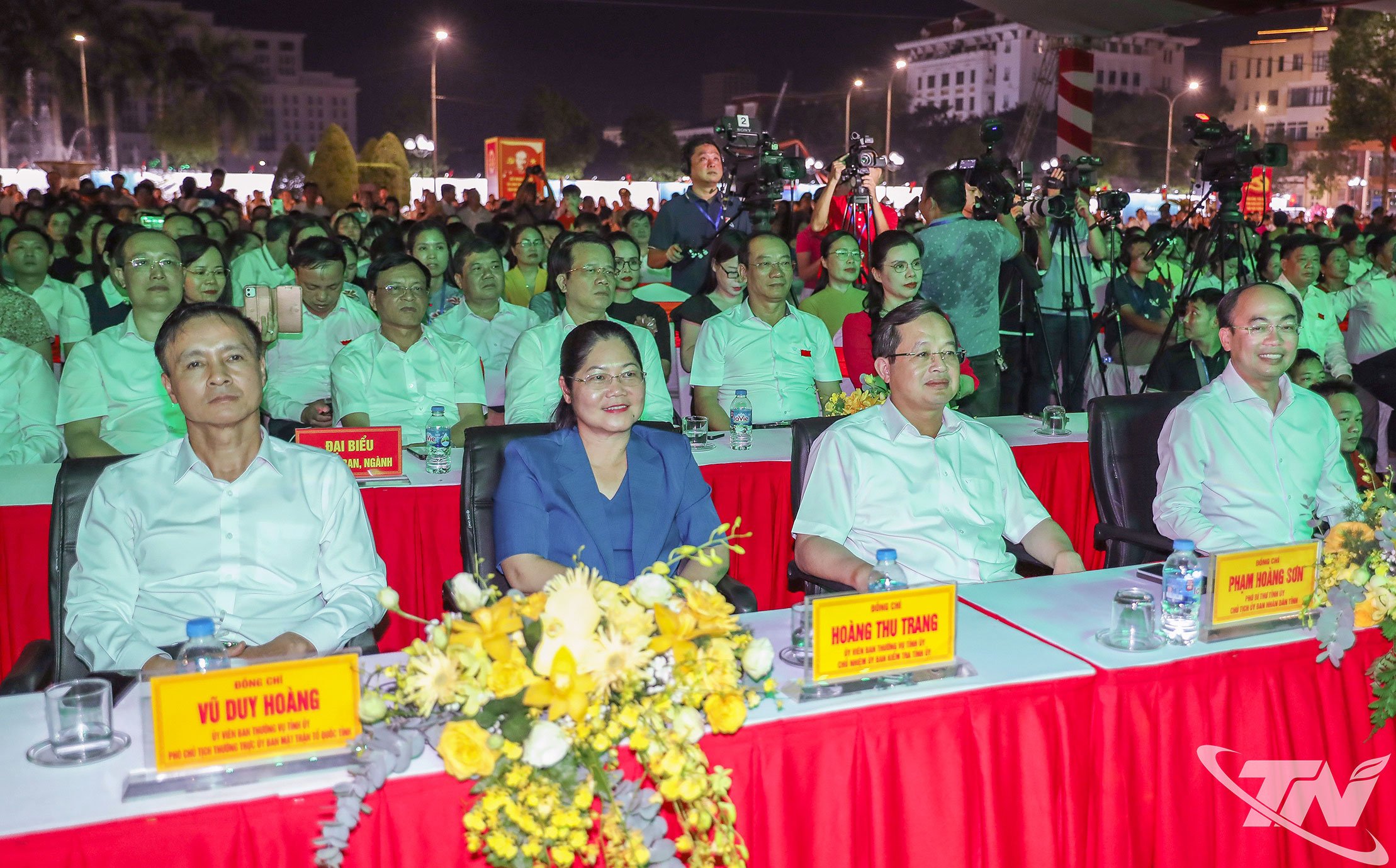 ການ​ນຳ​ແຂວງ ​ແລະ ບັນດາ​ຜູ້​ແທນ​ເຂົ້າ​ຮ່ວມ​ໂຄງການ​ຢູ່​ສະໜາມ​ຫຼວງ​ຫວູງວຽນ​ຢາບ.