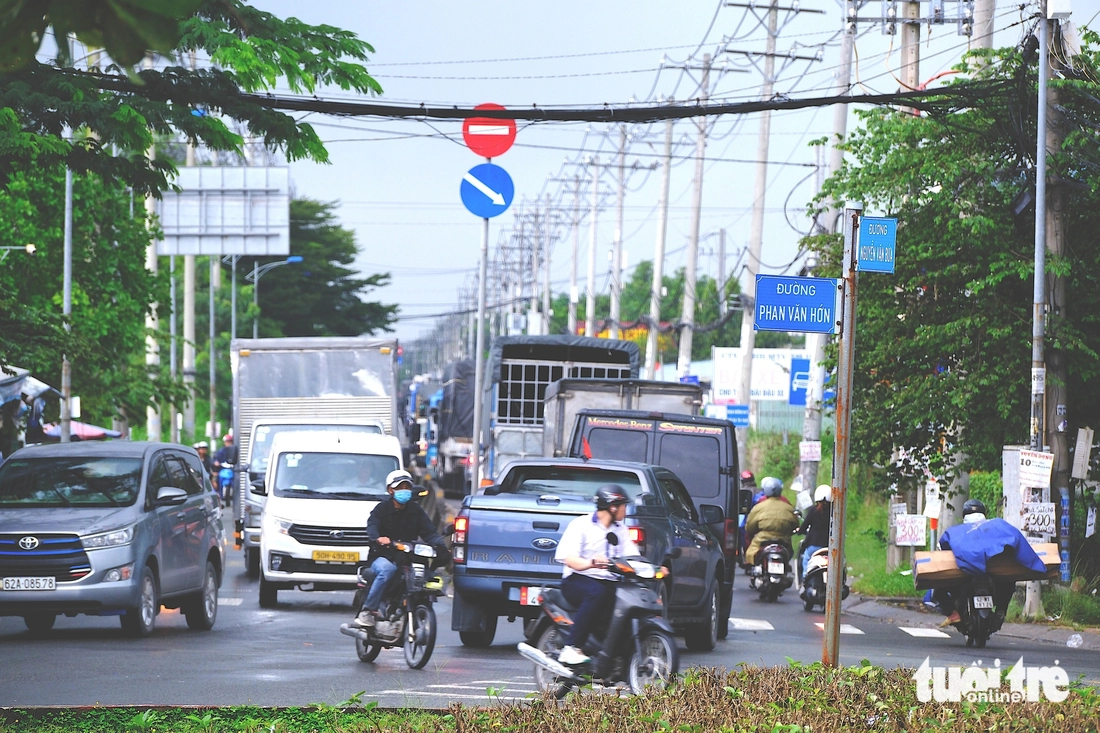 Mong mỏi mở đường Nguyễn Văn Bứa đang quá tải giữa TP.HCM - Tây Ninh - Ảnh 4.