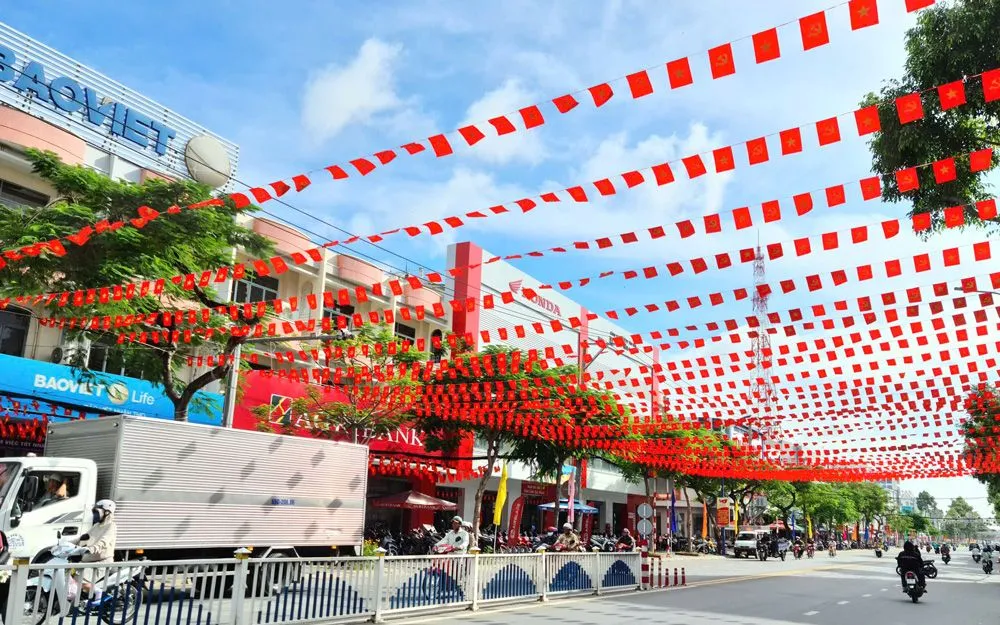 Đồng Tháp rực rỡ cờ hoa chào mừng Đại hội Đảng bộ tỉnh lần thứ 1 