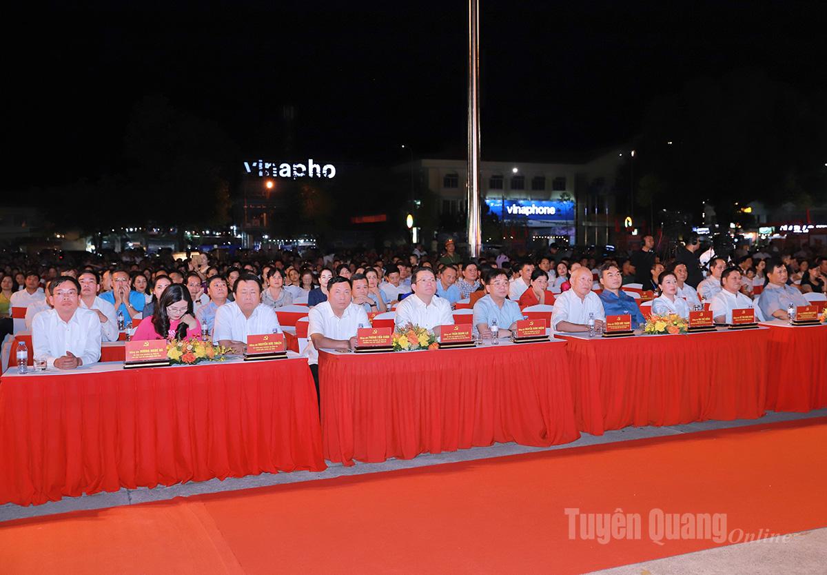 Rekan-rekan di Komite Tetap Partai Provinsi menghadiri acara tersebut. Foto: Duy Tuan