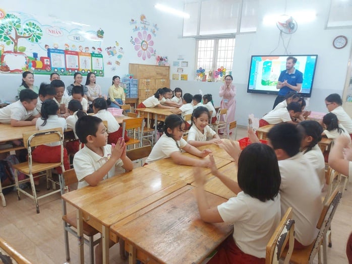 Kiên trì 20 năm để tiếng Anh thành ngôn ngữ thứ 2 - Ảnh 1.