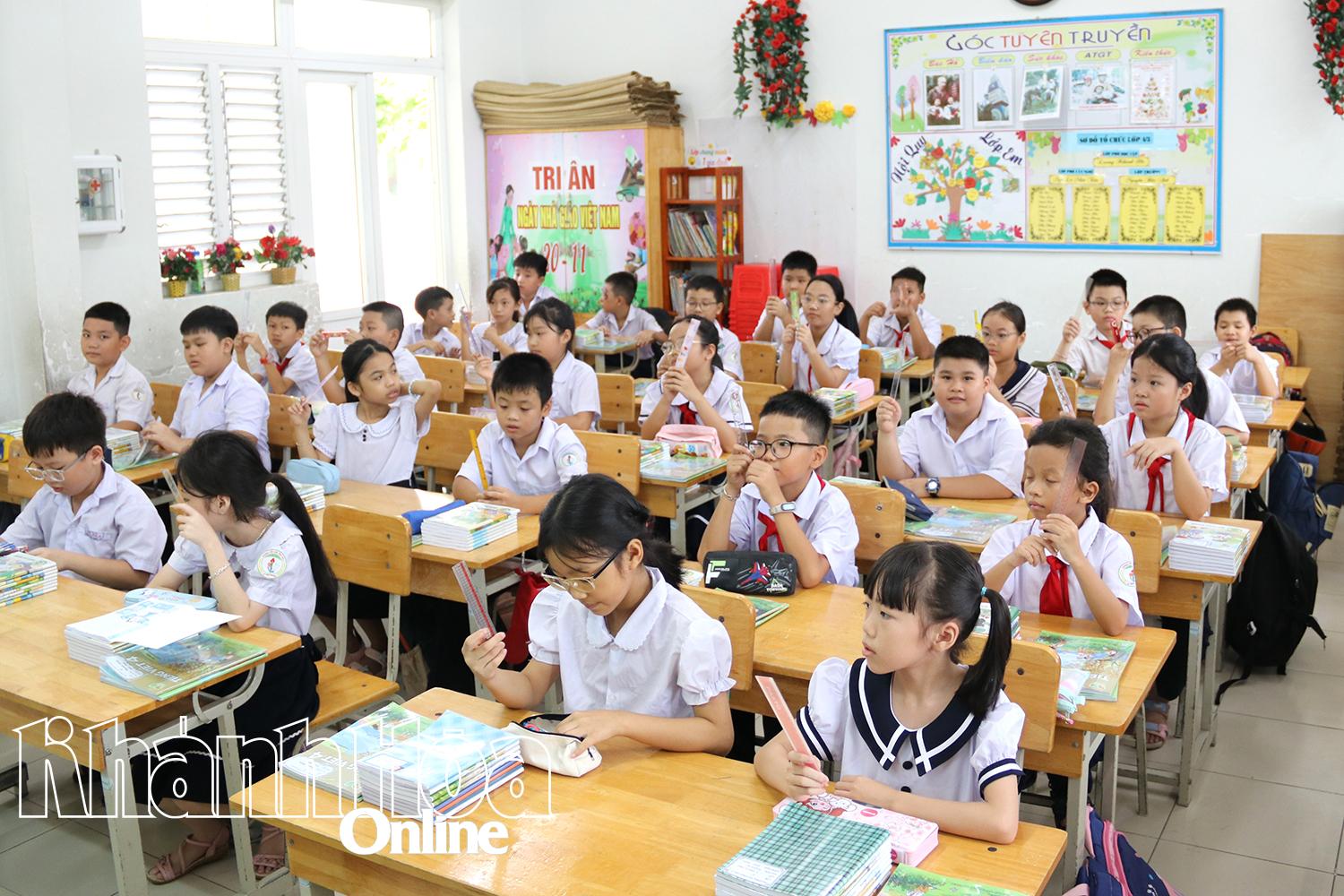 Schüler einer Grundschule im Bezirk Bac Nha Trang.