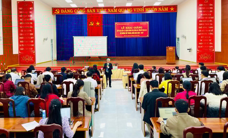 ngay-sau-le-khai-giang-cac-hoc-vien-da-bat-dau-cac-chuyen-de.jpg