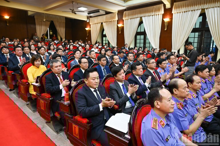 dai-bieu-du.jpg