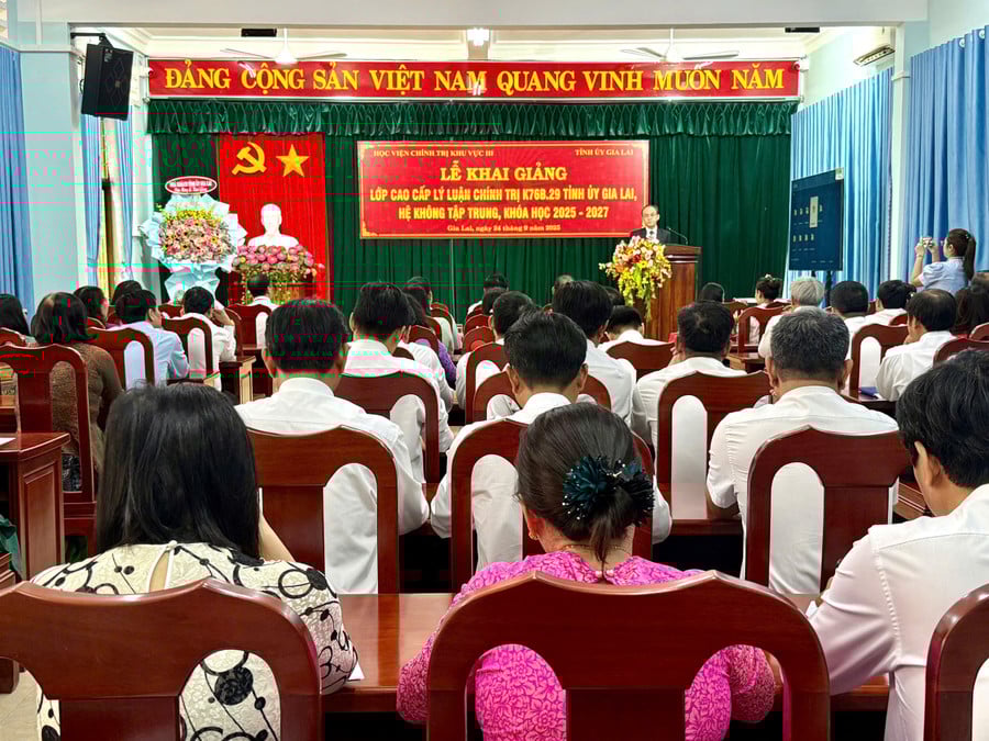 quang-canh-lop-cao-cap-llct-k76b29-he-khong-tap-trung.jpg