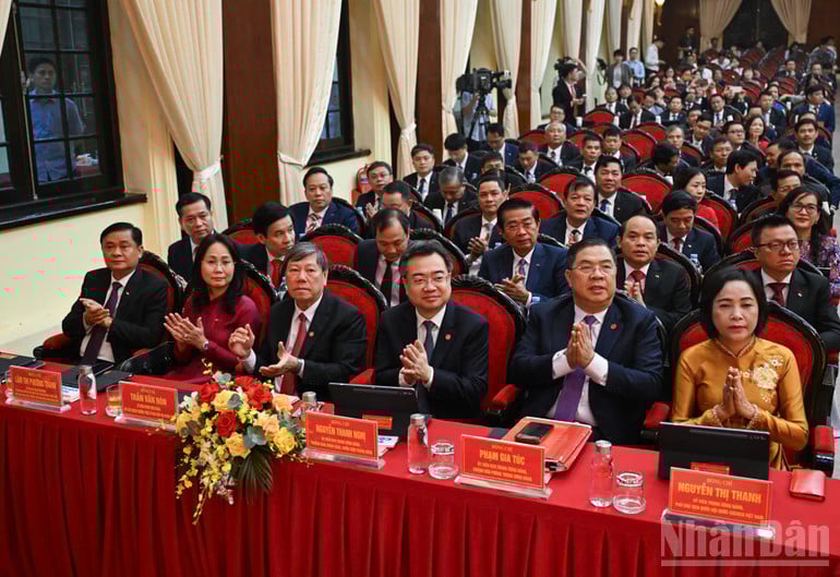 ndo_br_dai-bieu-tham-du.jpg