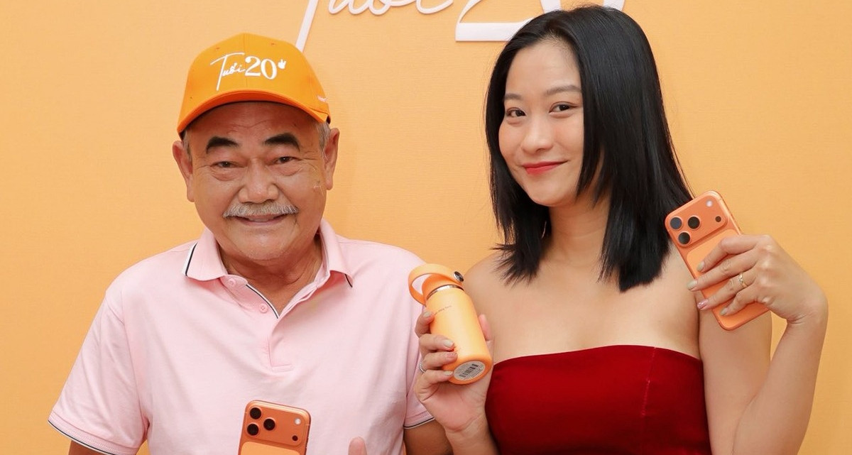 NSND Việt Anh thưởng nóng cho bạn gái kém 36 tuổi, Xuân Hinh hội ngộ Thanh Hương