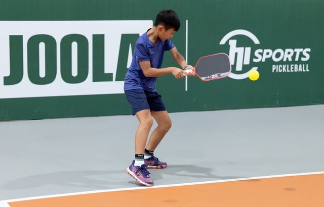 Tài năng nhí pickleball Huỳnh Phúc Khang khát khao chinh phục đỉnh cao với 'bảo kiếm' mới- Ảnh 1.