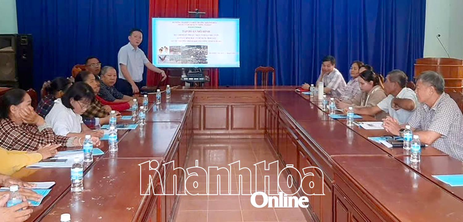 Quang cảnh lớp tập huấn.