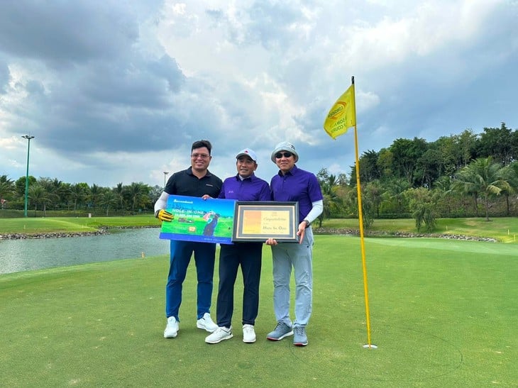 144 VĐV dự giải golf mừng 21 năm Ngày Doanh nhân Việt Nam - Ảnh 1.