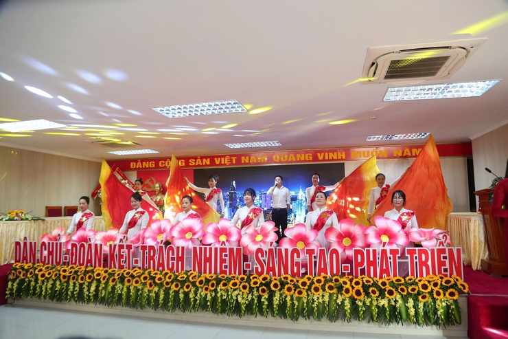 Đồng chí Lại Hà Phương giữ chức Chủ tịch Ủy ban MTTQ Việt Nam phường Dương Nội- Ảnh 1.