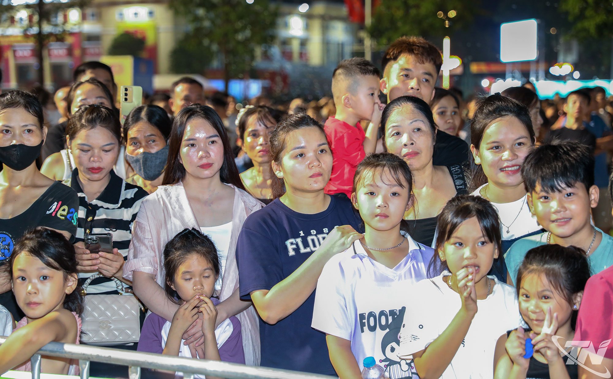​ໂຄງການ​ໄດ້​ດຶງ​ດູດ​ປະຊາຊົນ ​ແລະ ນັກ​ທ່ອງ​ທ່ຽວ​ນັບ​ພັນ​ຄົນ.