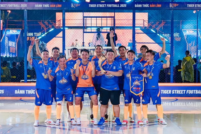 Nha Trang tìm ra đại diện đầu tiên tranh tài cùng huyền thoại Manchester United - Ảnh 1.