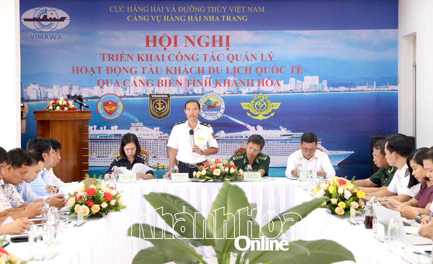 លោក Trinh Tuan Hiep នាយកអាជ្ញាធរកំពង់ផែសមុទ្រ Nha Trang ថ្លែងក្នុងសន្និសីទ។