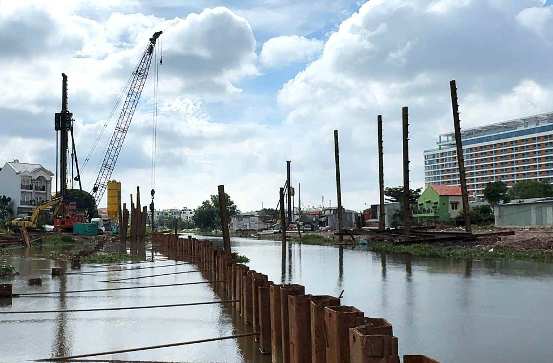 Construction to renovate Xuyen Tam canal through An Nhon ward (HCMC). Photo: Minh Quan
