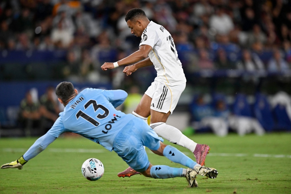 Mbappe toa sang anh 1