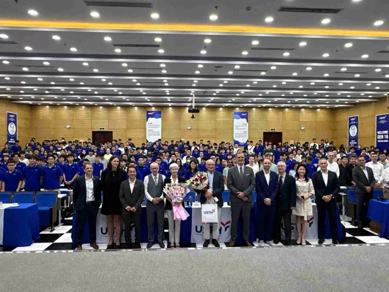 Hành trình chạm tới vũ trụ: Sáng tạo và gắn kết hợp tác Việt-Pháp