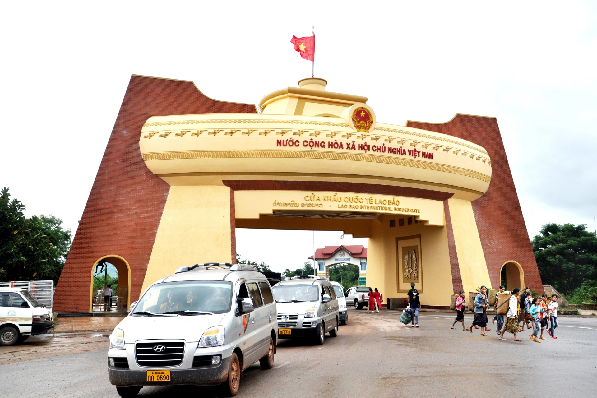 គយច្រកទ្វារព្រំដែនអន្តរជាតិឡាវ តែងតែបង្កើតលក្ខខណ្ឌអំណោយផលសម្រាប់យានយន្តឆ្លងកាត់ច្រកព្រំដែន - រូបភាព៖ N.K