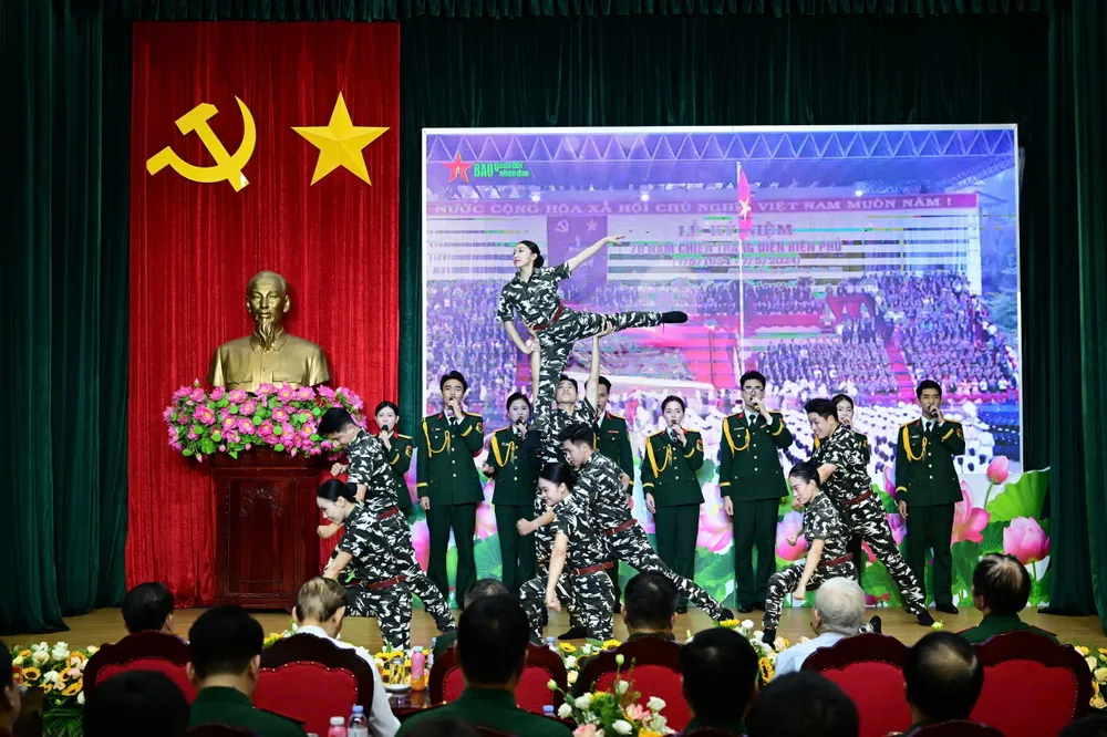ស្នាដៃចំនួន 22 ដែលត្រូវបានផ្តល់កិត្តិយសនៅឯការប្រលងសរសេរ 