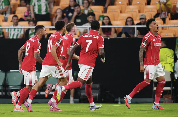 Antony ចាំងពន្លឺ Betis ទទួល Nottingham Forest ស្មើក្នុងការប្រកួតបើកឆាក Europa League - រូបថត 2 ។
