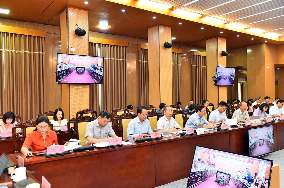 Các đồng chí lãnh đạo UBND tỉnh và lãnh đạo các chi, đảng bộ sở, ngành thuộc Đảng bộ UBND tỉnh tại hôi nghị.
