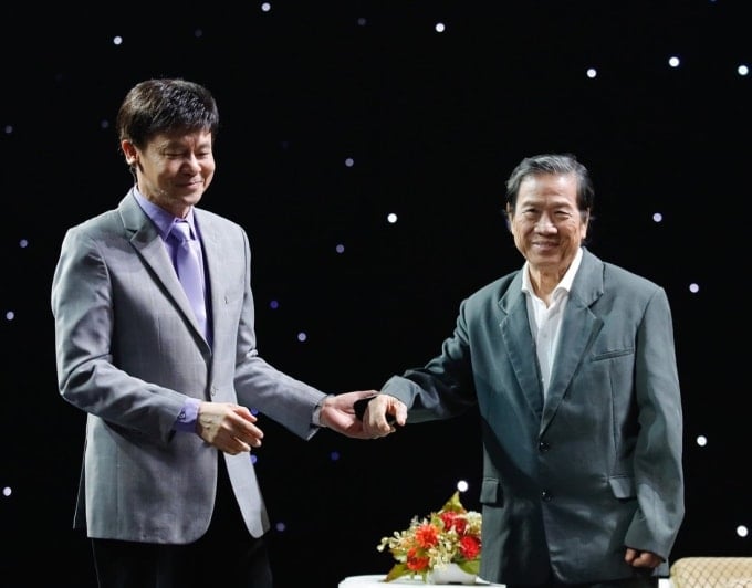 Musician Nguyen Vu (right) and singer Thai Chau in the Love Storyteller program in 2021. Photo: THVL