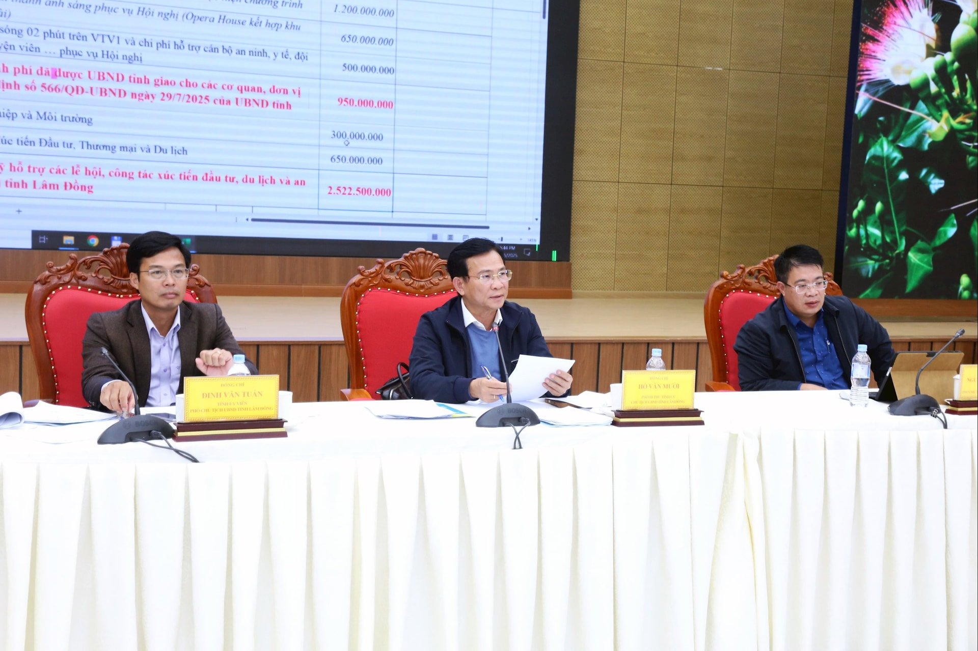 Quang cảnh cuộc họp