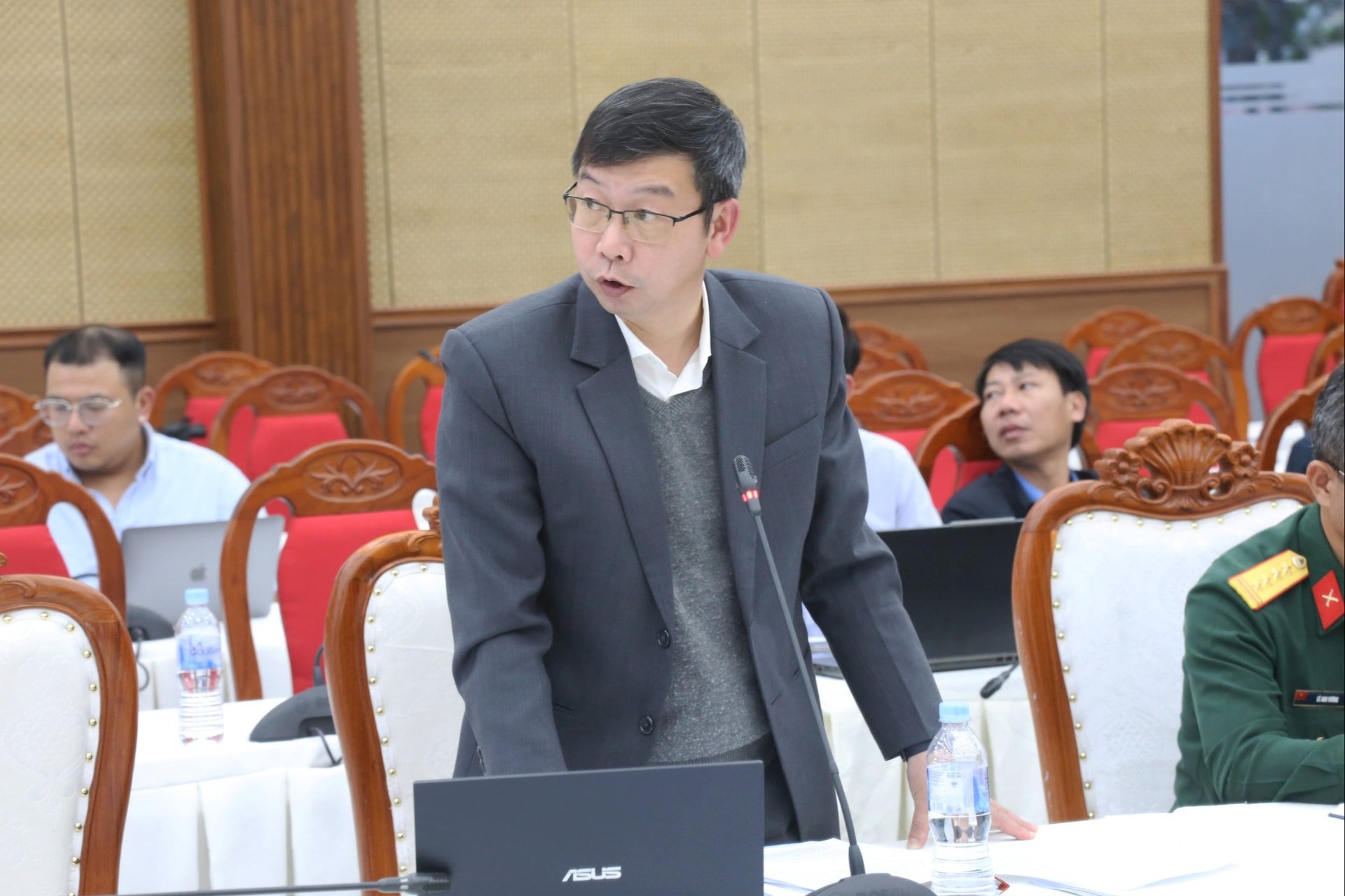 Đại diện Trung tâm xúc tiến đầu tư báo cáo tại buổi làm việc