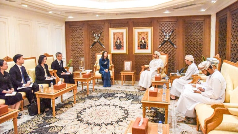 thu-truong-ng-nguyen-minh-hang-gap-bo-truong-thuong-mai-cong-nghiep-va-xuc-tien-dau-tu-oman-2-2225.jpg