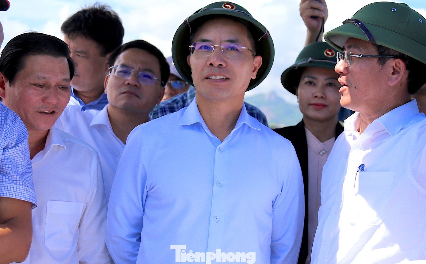 tp-ong-pham-duc-an-chu-tich-ubnd-da-nang-anh-hoai-van.jpg