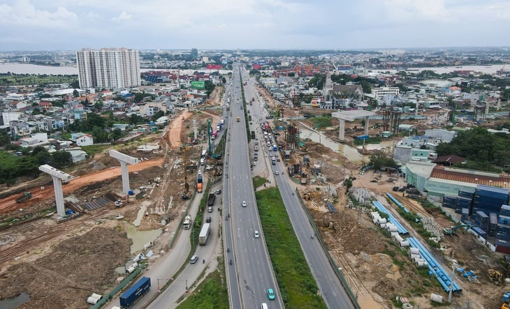 Phó thủ tướng Mai Văn Chính: Khẩn trương đầu tư hoàn thiện nút giao Tân Vạn đồng bộ vành đai 3 - Ảnh 1.